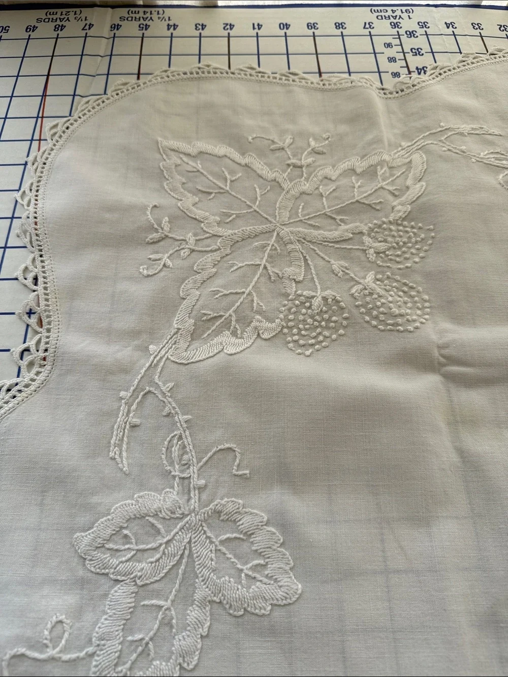 Vintage Madeira Hand Embroidered Linen Tablecloth White Berry Vine Crochet Lace